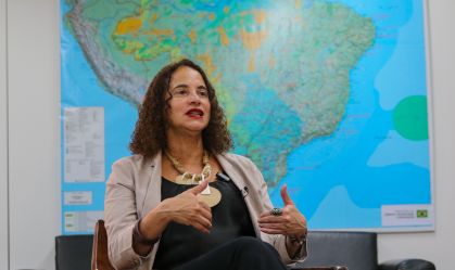 Brasil "beberá da fonte" DeepSeek, mas quer IA própria, diz ministra à CNN