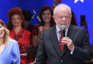 Tenho certeza que tem o dedo de Deus na minha cabeça, diz Lula em agradecimento em show