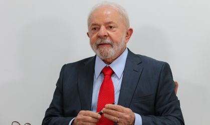 "Roda gigante começou a funcionar e não vai parar mais", diz Lula sobre economia