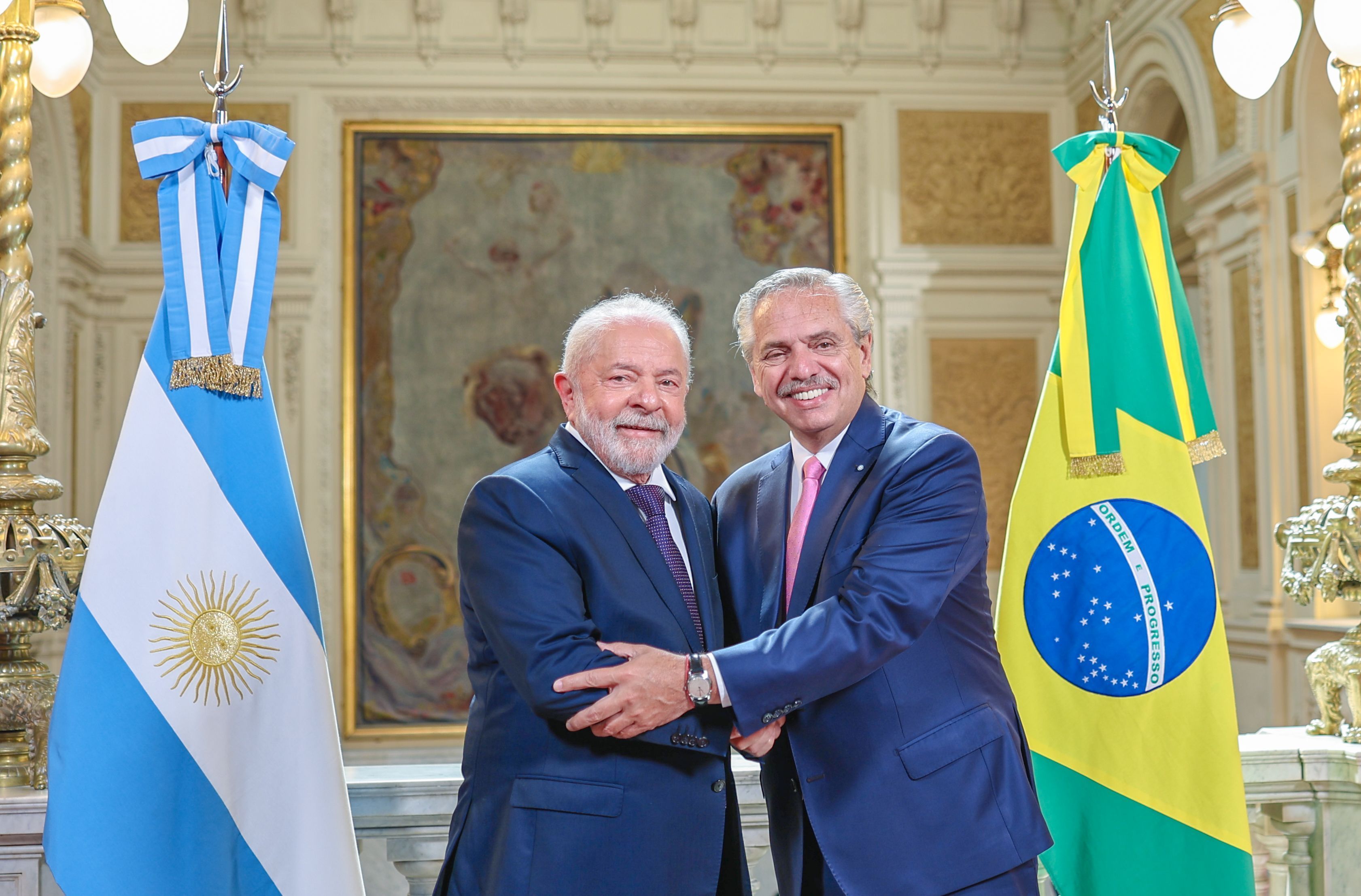 Imagem de destaque do post: Moeda comum não acabaria com o real e com o peso argentino; entenda