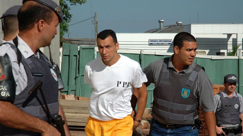 O líder do PCC, Marcos Willians Herbas Camacho, o Marcola, durante transferência de presídios / Jorge Santos/Oeste Notícias/Estadão Conteúdo - 07.nov.2005
