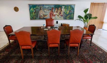 Mesa de JK no Planalto deve passar por restauração e ser aposentada