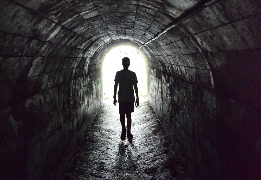 Emoções positivas como euforia e aceitação são comuns em descrições de experiências de quase morte / Benmar Schmidhuber/Unsplash