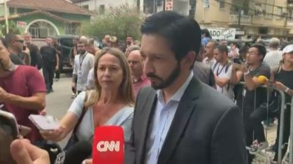 Em velório de Pelé, Ricardo Nunes diz que se sente representando o santista Bruno Covas