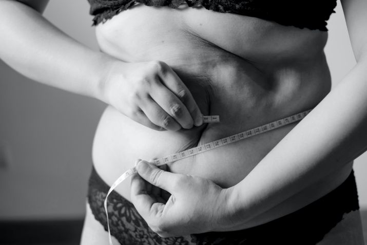 Mudanças cerebrais podem durar mesmo depois que pessoas obesas perdem peso, facilitando a recuperação dos quilos perdidos / Unsplash