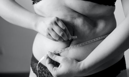 "Pneuzinho": O que a ciência diz sobre a gordura abdominal