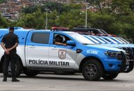 Após madrugada de tiroteios, jovem de 20 anos morre baleado na Vila Kennedy (RJ)