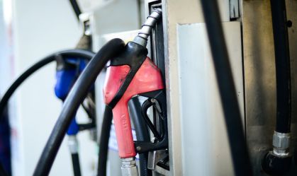 Novo preço da gasolina nas distribuidoras começa a valer nesta quarta-feira (25)