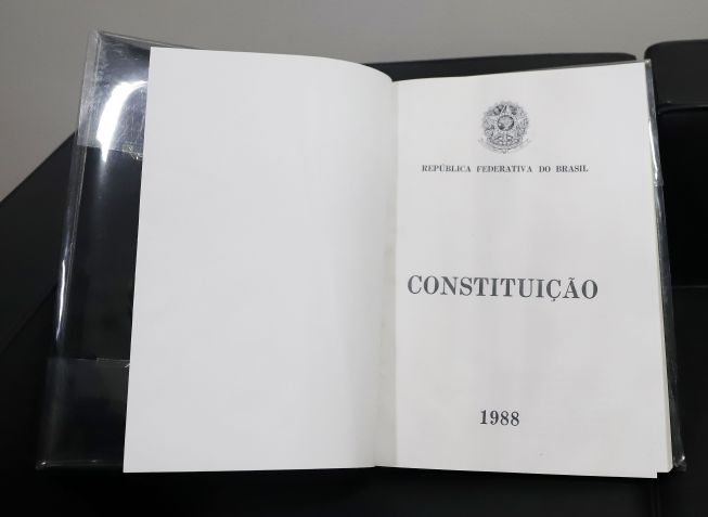 Réplica da Constituição Federal que foi levada durante atos criminosos e depois foi devolvida • Rosinei Coutinho/SCO/STF