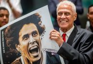 Roberto Dinamite, maior ídolo do Vasco, morre aos 68 anos