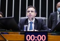 Pacheco entrega à PGR representações contra criminosos que vandalizaram o Congresso