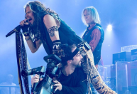 Steven Tyler se defende de acusação e nega abuso sexual na década de 1970