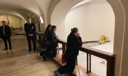 Vaticano abre visitação a túmulo do papa Bento XVI