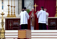 Papa Francisco compara Bento XVI a Jesus em funeral no Vaticano diante de milhares