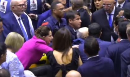 Pai de Arthur Lira passa mal no plenário e sessão na Câmara é interrompida