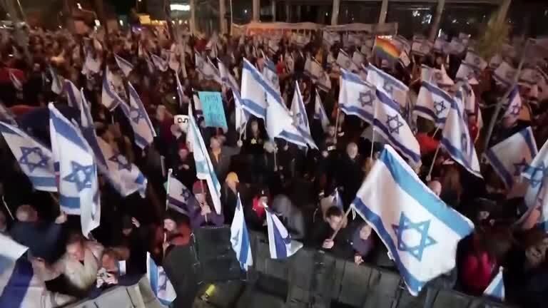 Milhares de israelenses protestando