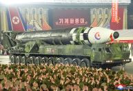 Coreia do Norte exibe maior número de mísseis nucleares já visto em desfile