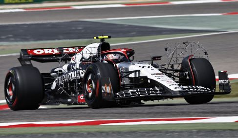 Yuki Tsunoda, da AlphaTauri, durante o teste de pré-temporada da Fórmula 1 no Circuito Internacional do Bahrein, Sakhir, Bahrein