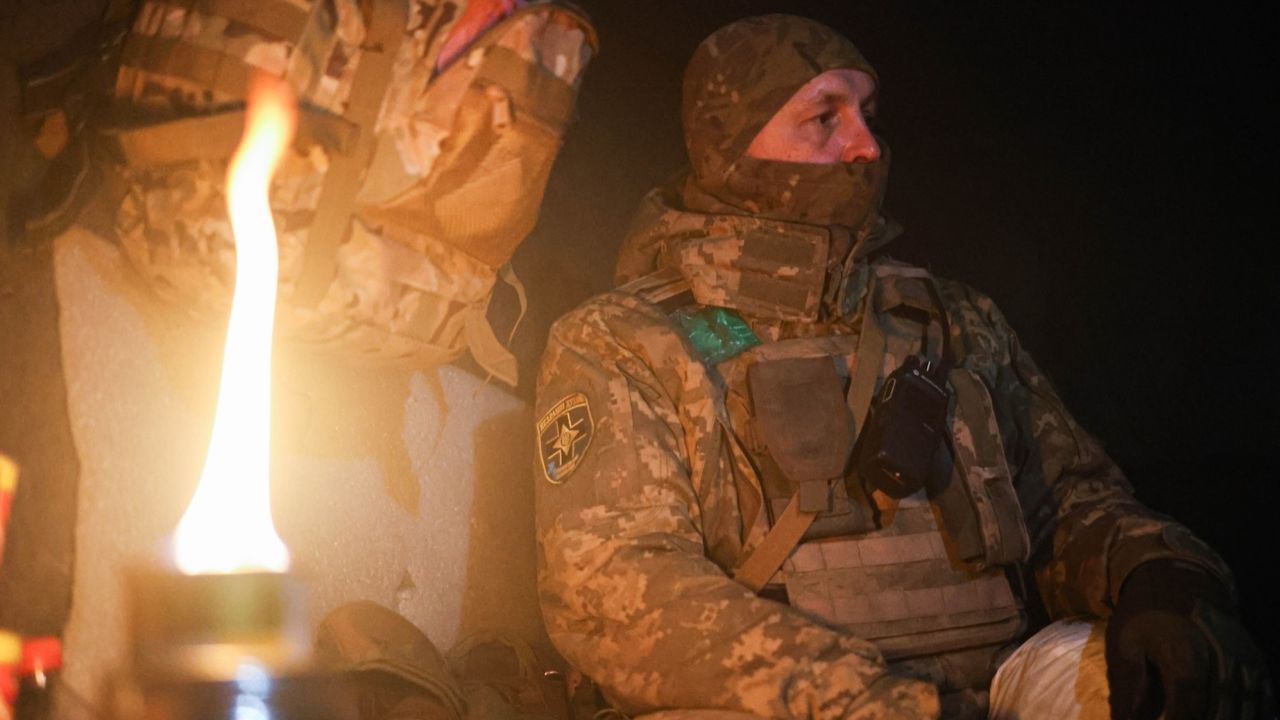 230201035107-03-ukr-lister