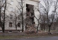 Meses após expulsar russos, cidade ucraniana Kherson volta a sofrer ataques violentos