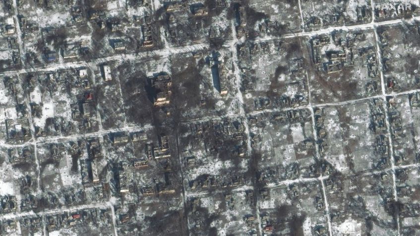 Imagens de satélite mostram padrões intensos de impactos onde as tentativas russas tentaram avançar em Vuhledar / Maxar Technologies