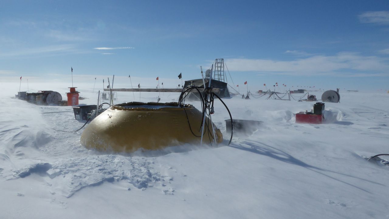 O local de perfuração do poço na geleira Thwaites / Peter Davis / British Antarctic Survey / ITGC