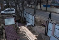 Um ano depois da ocupação russa, a cidade ucraniana de Bucha e seus moradores tentam se recuperar