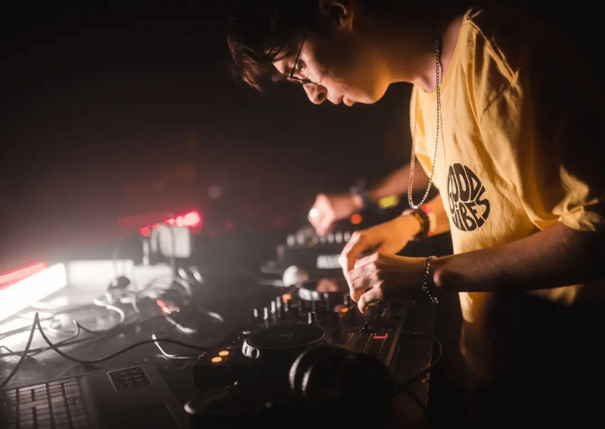 Conheça Klean, DJ baiano de 20 anos autor de remix de funk tocado por Rihanna no Super Bowl / Reprodução / Instagram