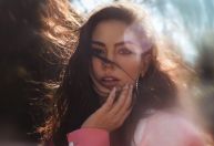 Atriz turca Demet Özdemir diz que cresceu vendo novelas brasileiras