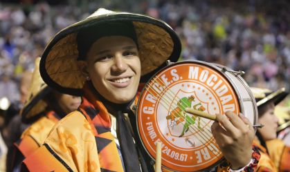 Carnaval: como tocar na bateria de uma escola de samba?