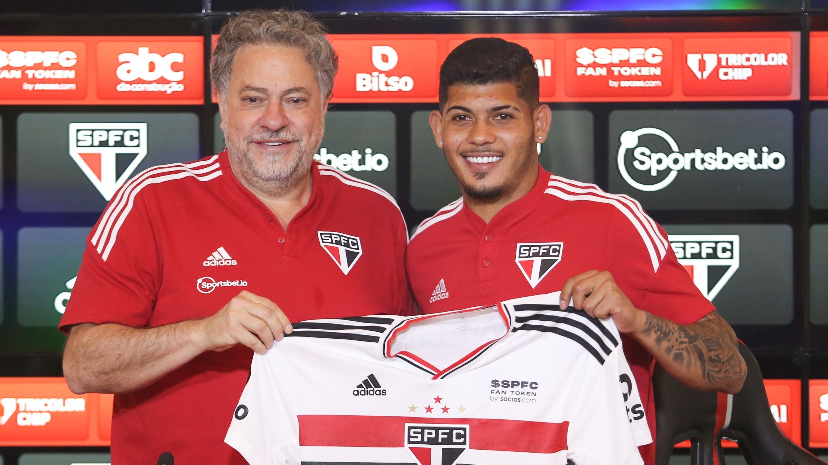 Atacante Erison é apresentado como reforço do São Paulo