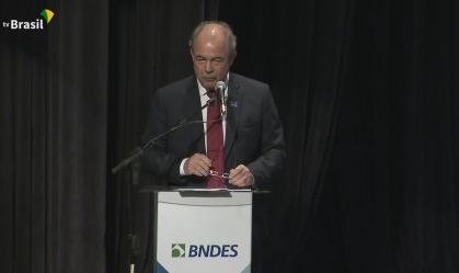 Mercadante diz que governo pode oferecer novas medidas de apoio ao setor siderúrgico