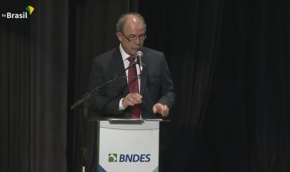 Taxa de empréstimo do BNDES será debatida, mas sem disputa com sistema privado, diz Mercadante