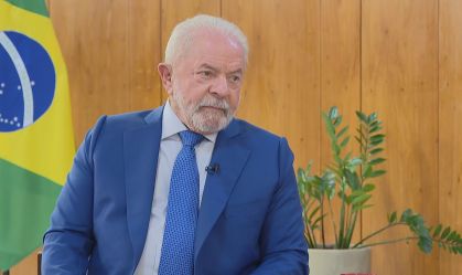À CNN, Lula compara Bolsonaro a Hitler e Mussolini