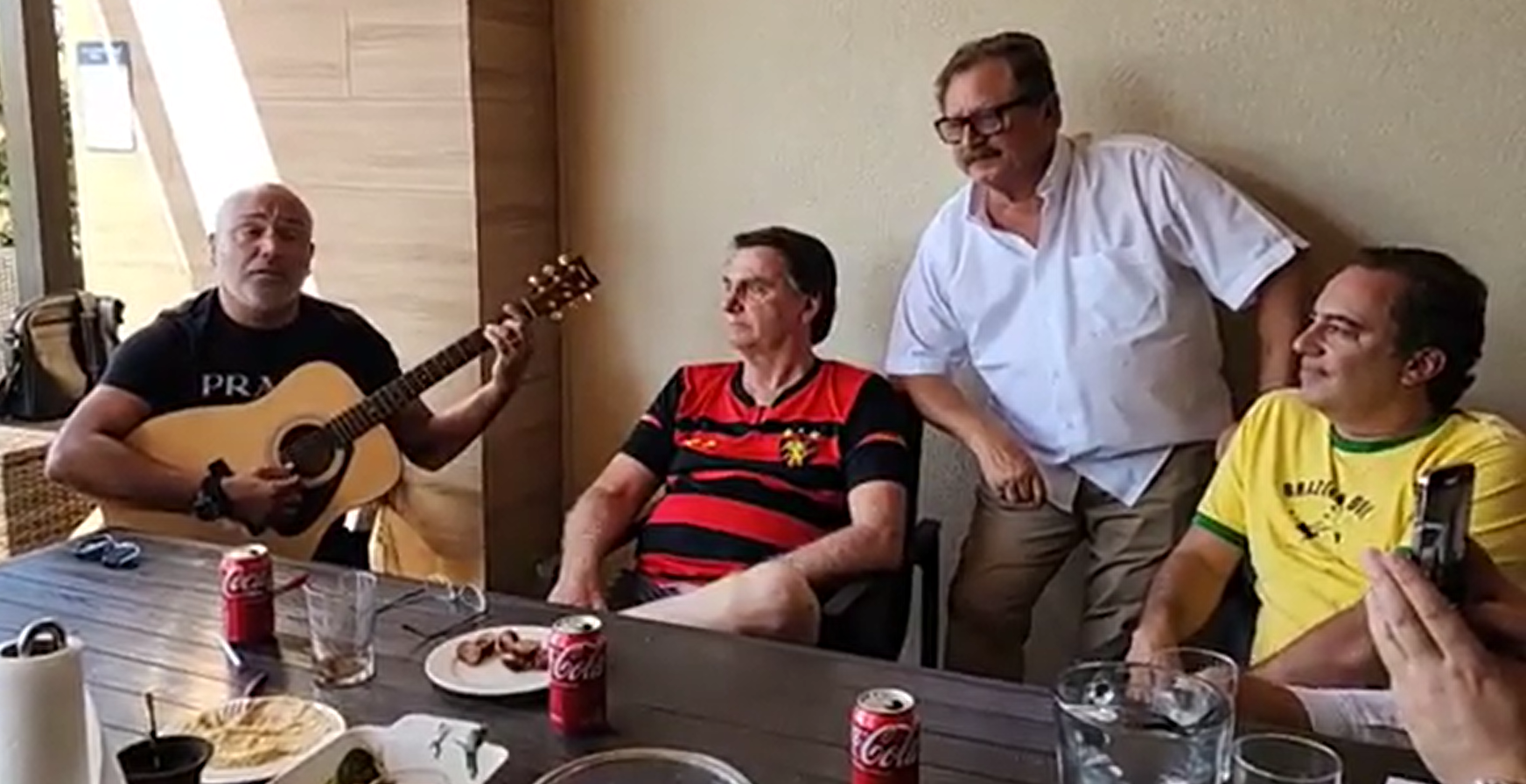 o cantor Rick, Jair Bolsonaro e Pedro Guimarães (à direita)