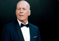 Bruce Willis parece não reconhecer a mãe e apresenta comportamento agressivo, diz familiar