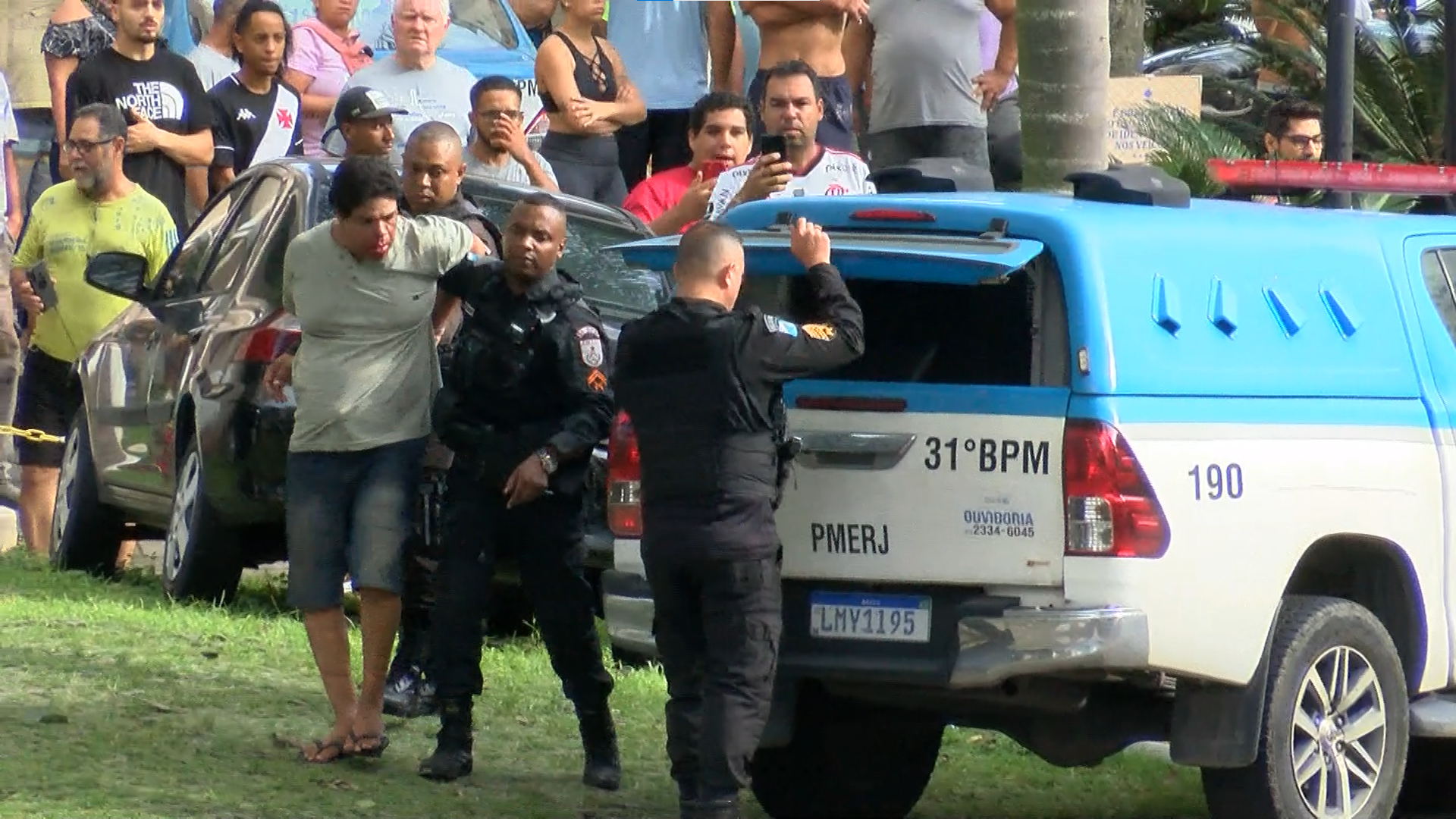 Homem é preso após matar esposa e duas filhas no Rio de Janeiro