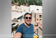 Influenciador relata ter sido impedido por companhia aérea de pedir namorado em casamento durante voo