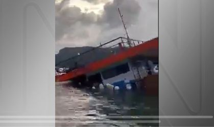 Bar flutuante afunda no Lago de Furnas, em Capitólio; veja momento do acidente