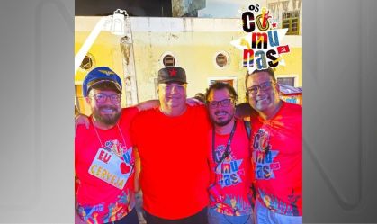 Flávio Dino participa de bloco "Os Comunas", no Carnaval do Maranhão