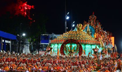 Unidos do Viradouro desfilando na Marquês de Sapucaí em 2023, ano em que conquistou o vice-campeonato