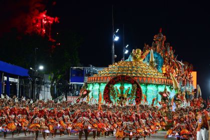 Unidos do Viradouro desfilando na Marquês de Sapucaí em 2023, ano em que conquistou o vice-campeonato