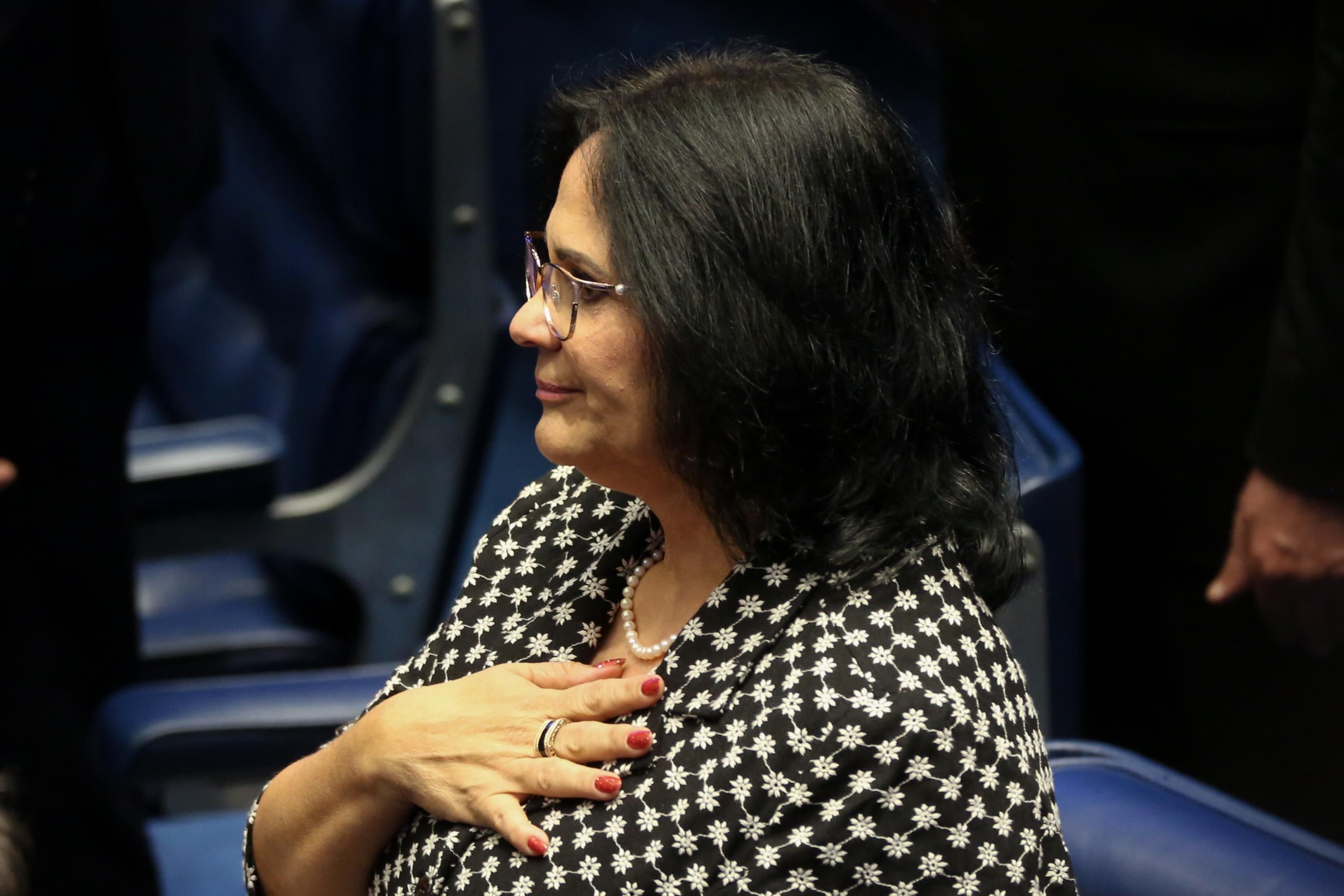 A ex-ministra Damares Alves (Republicanos-DF) durante posse no Senado
