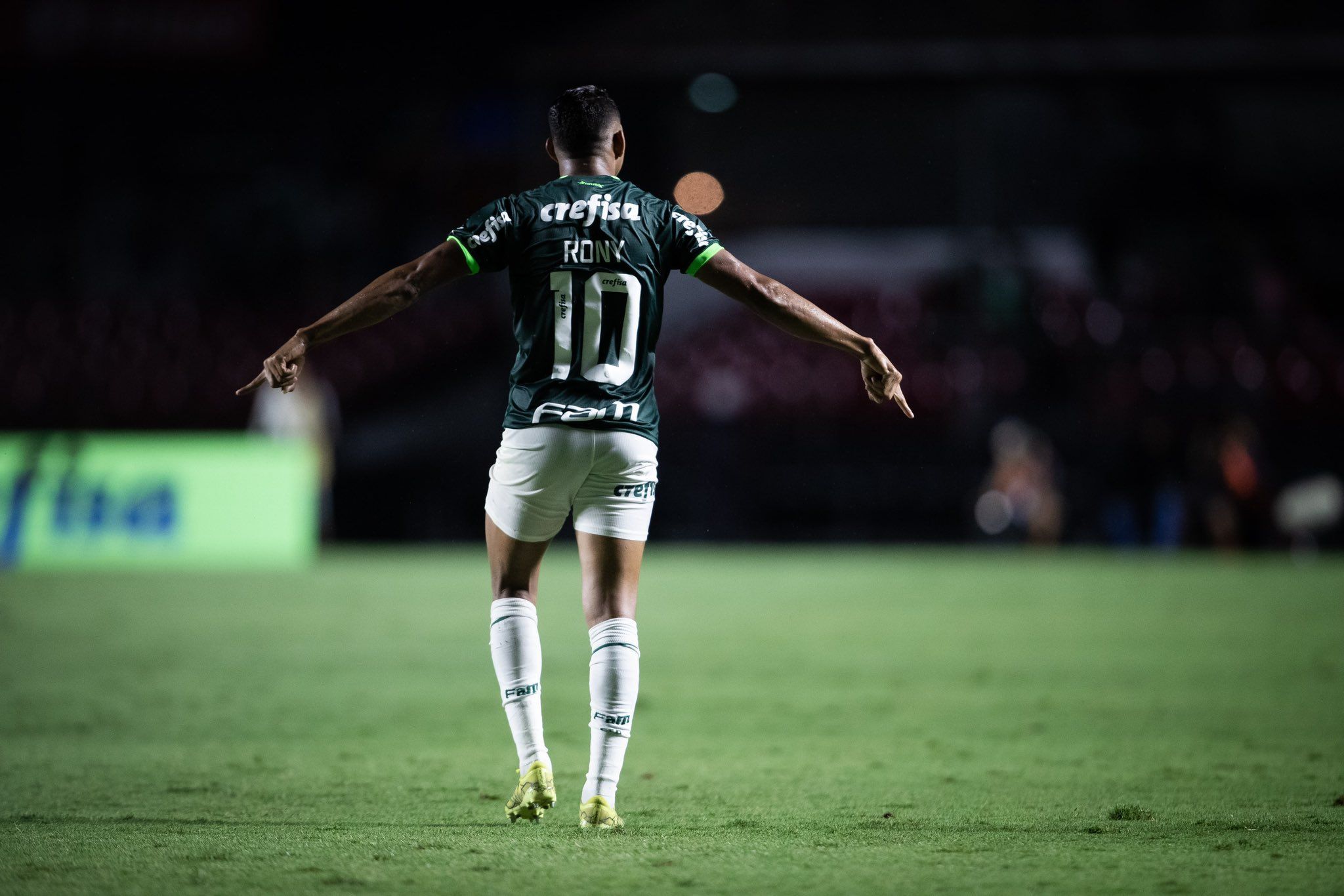 Rony durante jogo entre Palmeiras e Santos, pelo Campeonato Paulista de 2023