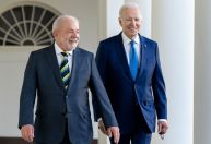 Lula diz que “votaria no Biden”, mas destaca que torce para “democracia vencer” nos EUA