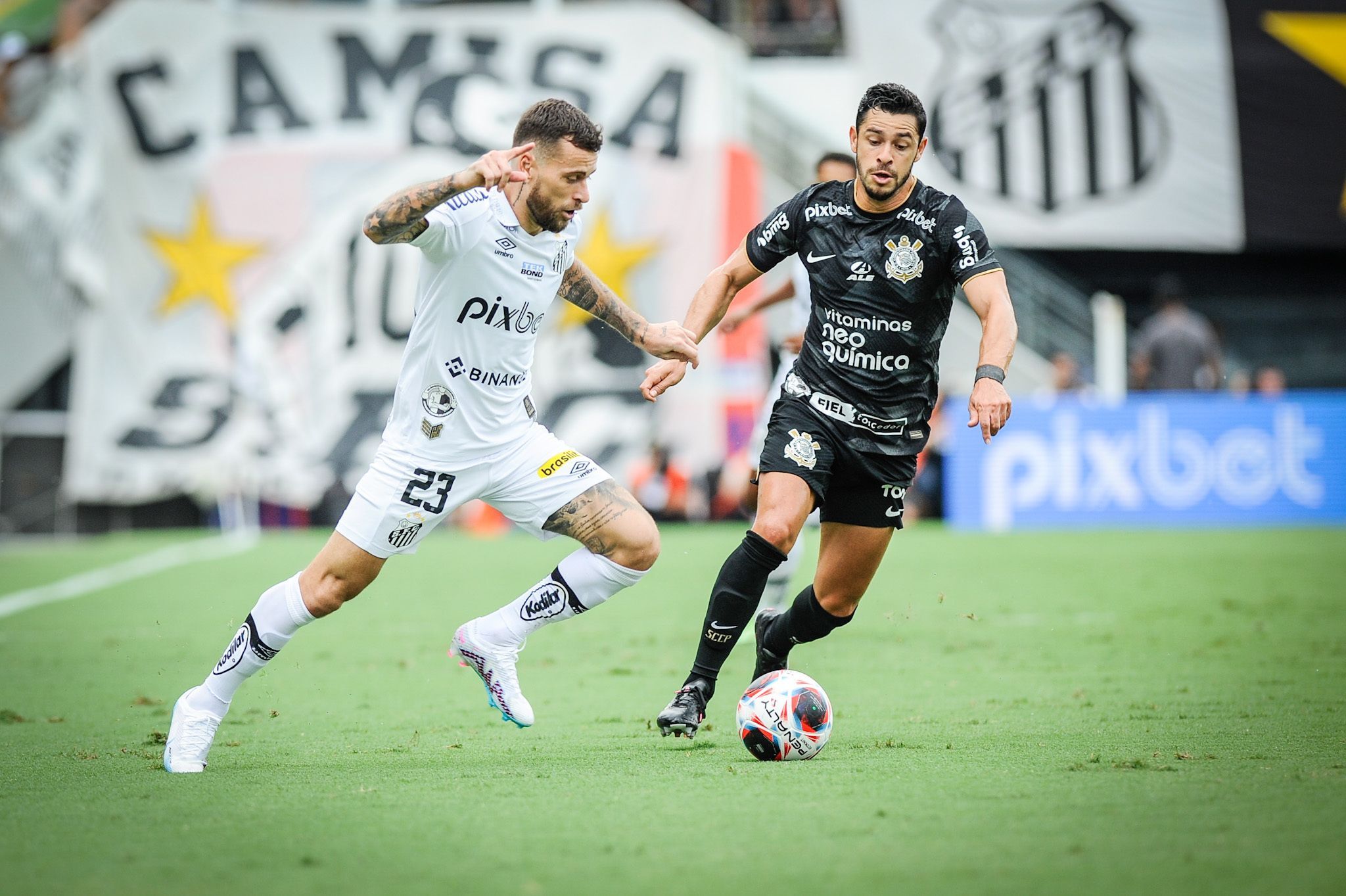 Santos e Corinthians empatam clássico em 2 a 2
