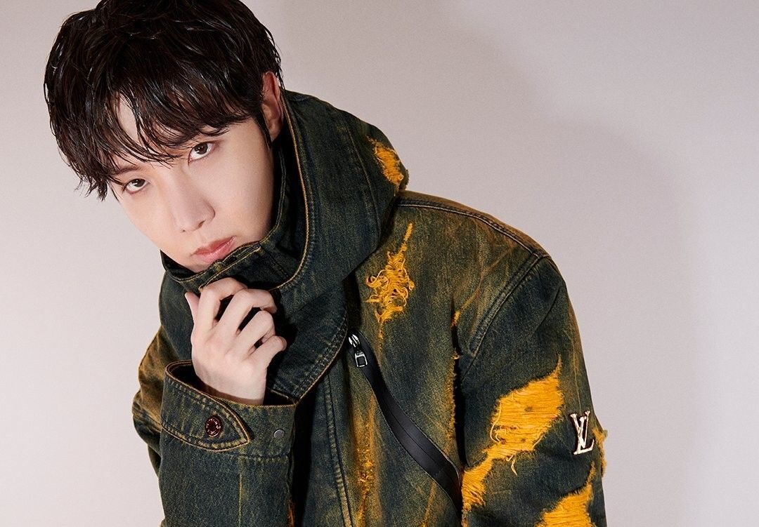 LOUIS VUITTON レザータグ　BTS J-HOPE J-Hope (BTS) para a nova campanha da Louis Vuitton 🖤