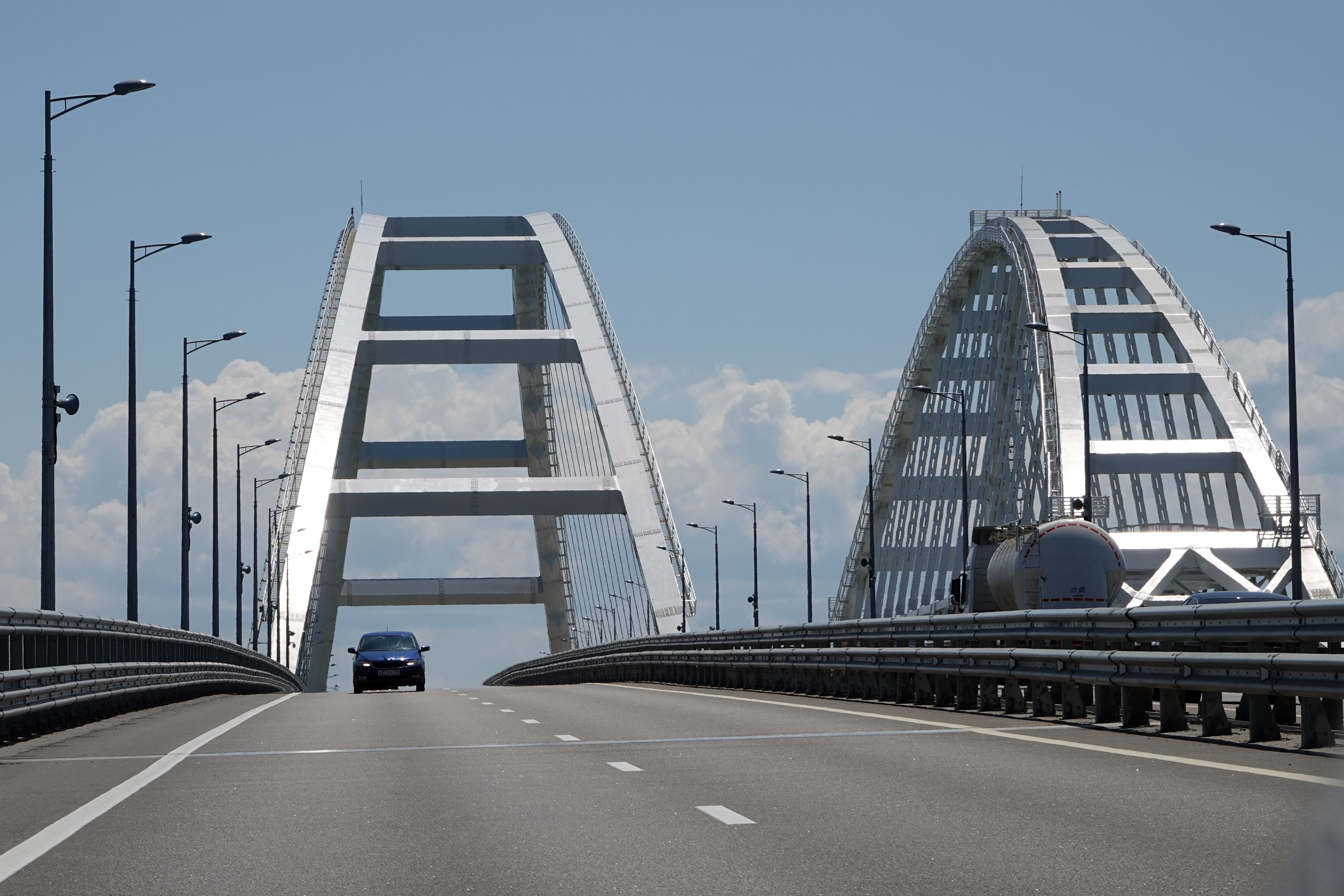 Ponte Kerch é reaberta após explosão em outubro de 2022