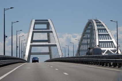 Ponte Kerch é reaberta após explosão em outubro de 2022