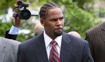 Cantor R. Kelly é condenado a 20 anos por pornografia infantil; ele já cumpre 30 anos por tráfico sexual